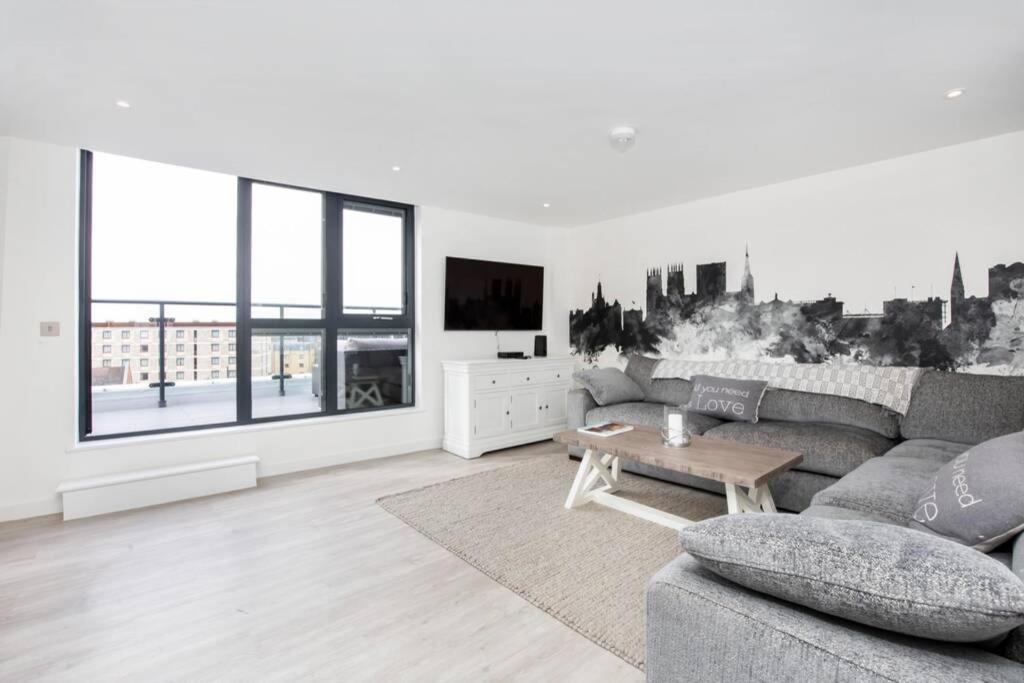 2 Bedroom Penthouse - Large Balcony - Minster View Йорк Экстерьер фото
