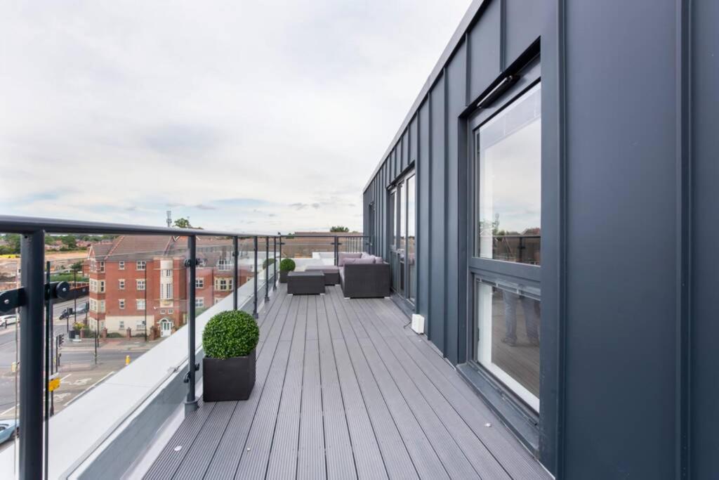2 Bedroom Penthouse - Large Balcony - Minster View Йорк Экстерьер фото